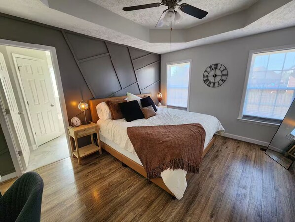 3 bedrooms, desk, iron/ironing board, free WiFi