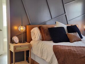 3 habitaciones, escritorio, tabla de planchar con plancha y wifi gratis