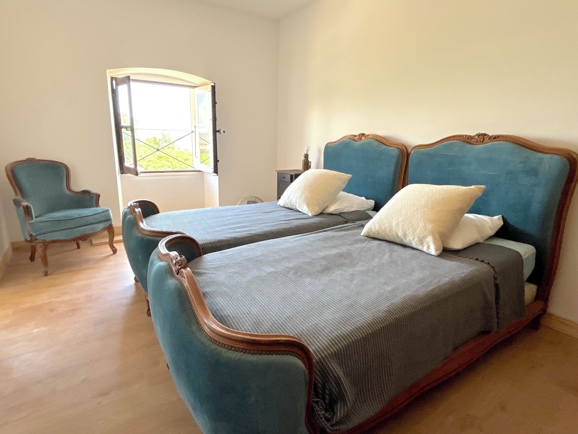 3 habitaciones, escritorio, tabla de planchar con plancha y wifi gratis 