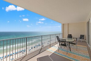 Outdoor dining - Beautiful "Sea Forever" at Ocean Reef  2/2 enjoy Amazing views 
beauty & comfort (Panama City Beach)