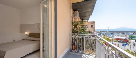 4 chambres, fer et planche à repasser, Wi-Fi, draps fournis