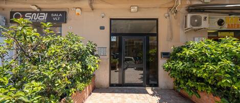 تفاصيل الفندق من الخارج