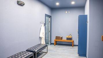 Couples treatment room(s), sauna, steam room, aromatherapy
