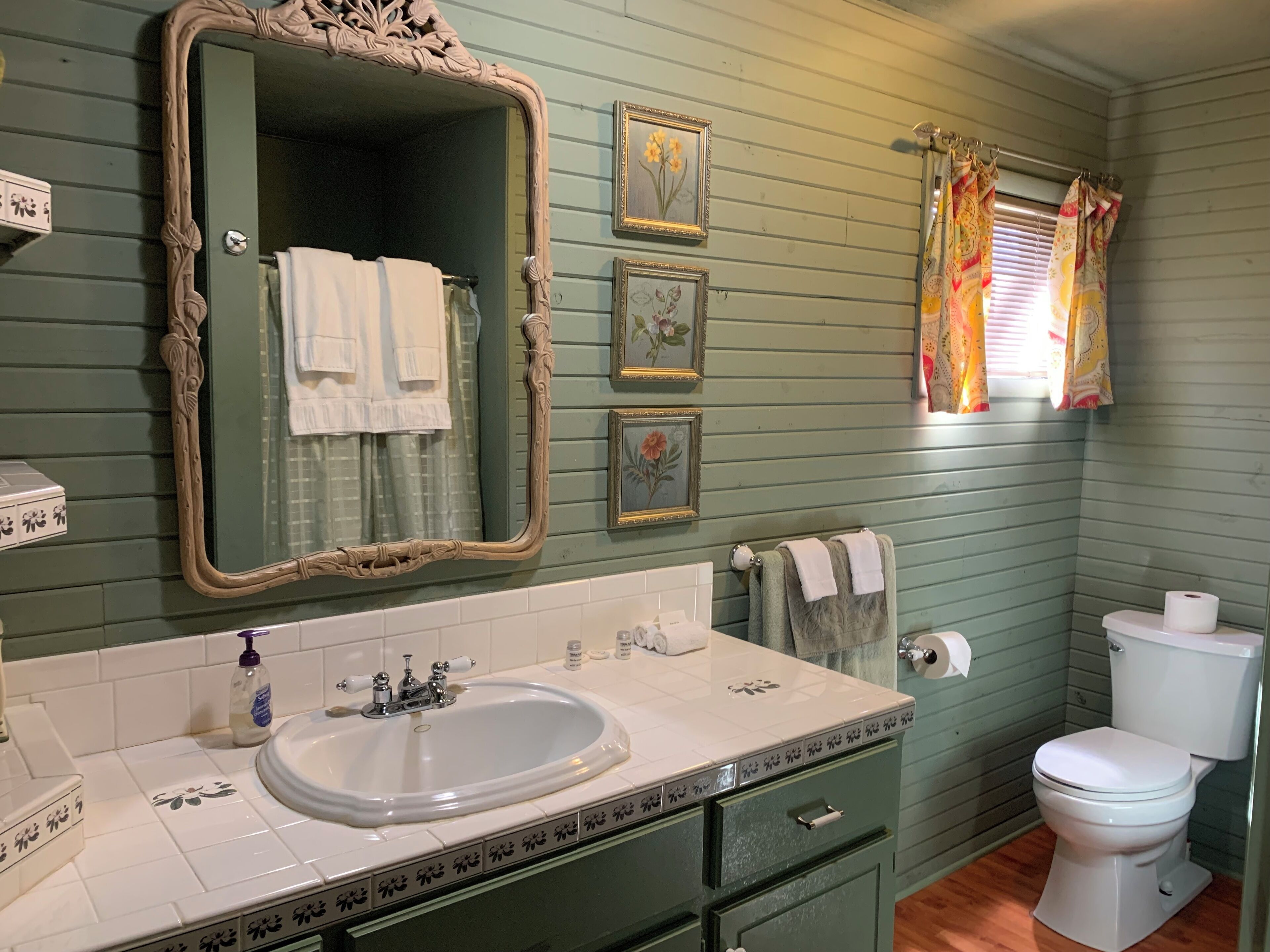 Family Suite, Lake View | Bathroom | Hair dryer, towels, soap, shampoo