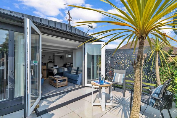 Terrace/patio - Garden Room With Parking | By My Getaways (Lancing)