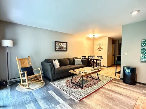 Powder Days Retreat, Fireplace & Sugarbush Base