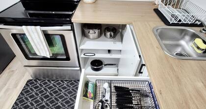 Cozy Private Bachelor Unit King Size bed.