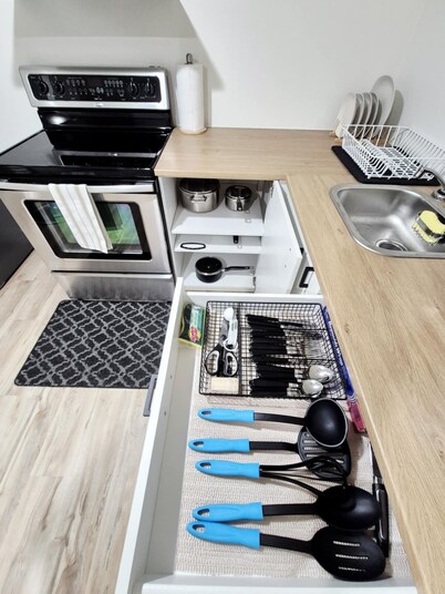 Cozy Private Bachelor Unit King Size bed.