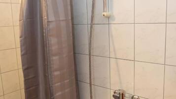 Bruser, hårtørrer, håndklæder, Sæbe