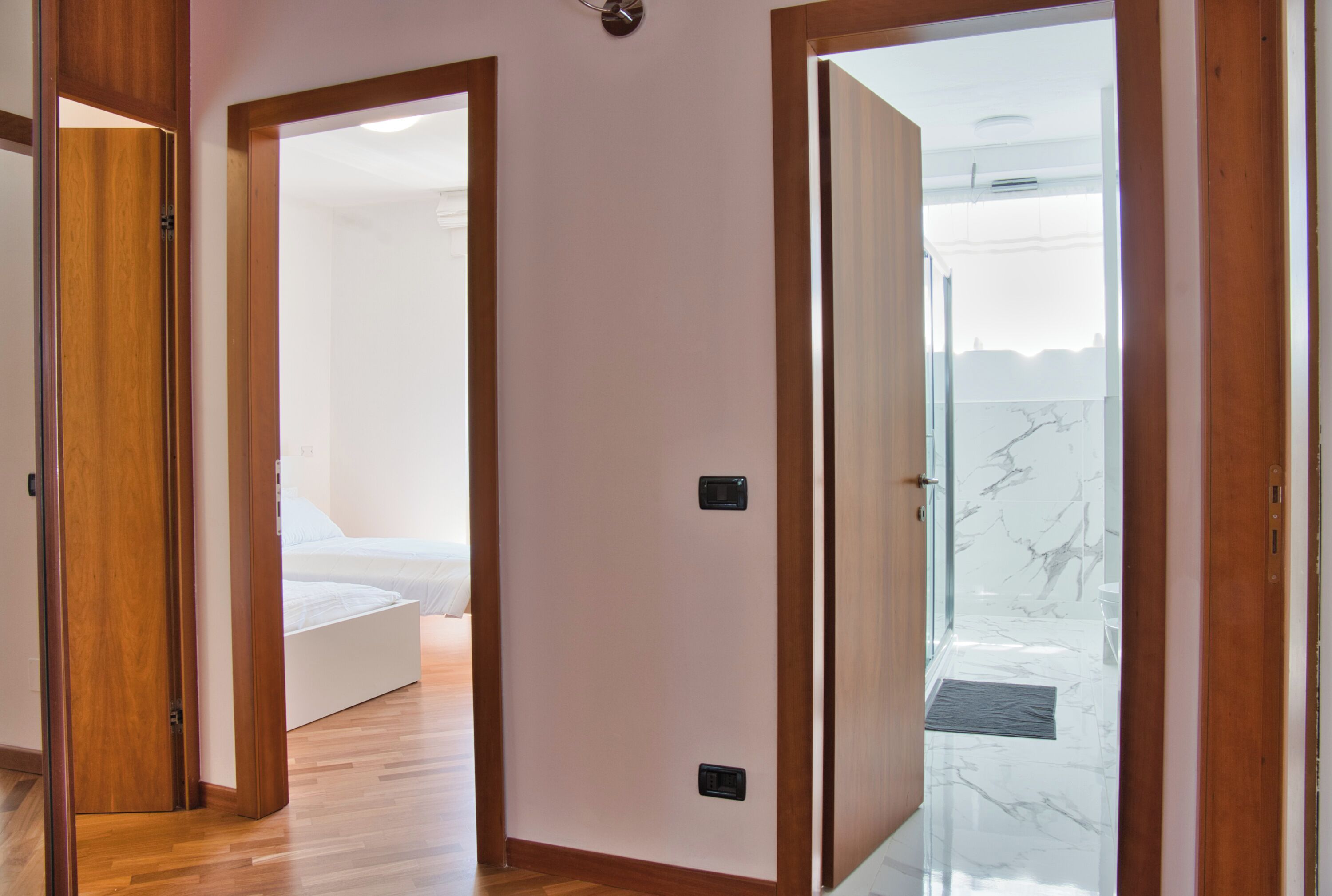 3 chambres, fer et planche à repasser, Wi-Fi gratuit, draps fournis