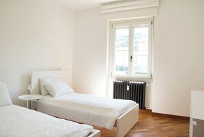 3 slaapkamers, een strijkplank/strijkijzer, gratis wifi, beddengoed