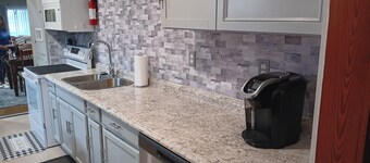 Charming house sleeps 16, in lovely Shaw- 15 minutes from Grammy Museum MS