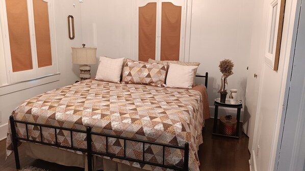 4 slaapkamers, een strijkplank/strijkijzer, wifi, beddengoed
