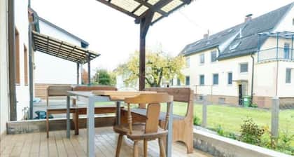 Vacation home & mechanic's accommodation - 10 beds, fully equipped for group trips