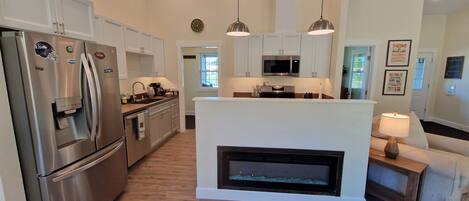 Four Ă micro-ondes, un four, surface de cuisson, lave-vaisselle