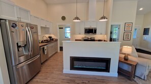 Mikroaaltouuni, uuni, liesi, astianpesukone