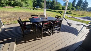 Outdoor dining - Comfy PNW escape in town - quiet and peaceful, perfect for exploring Olympic NP (Forks)