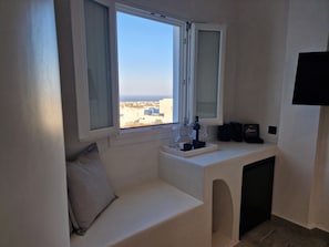 Deluxe Double Room | Egyptian cotton sheets, premium bedding, iron/ironing board, free WiFi