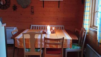 House, 3 Bedrooms, Balcony, Garden View | Dining room