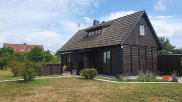 House, 3 Bedrooms, Balcony, Garden View | Exterior