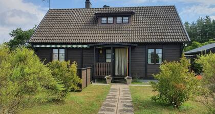 Villa w Open Fireplace and big Plot 5 min From the sea