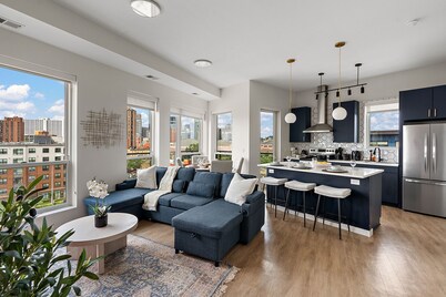 Luxury 2Bd Condo DT Minneapolis, Minutes From Convention Center & US Bank Arena