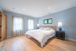 5 Schlafzimmer, Schreibtisch, Bügeleisen/Bügelbrett, kostenloses WLAN