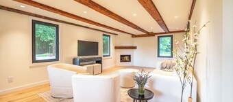 Designer 5-bedroom farmhouse with private lake access in Monmouth Maine.