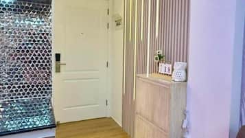 Apartment, 1 Bedroom, Accessible, Balcony | Living room