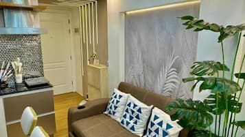 Apartment, 1 Bedroom, Accessible, Balcony | Living area