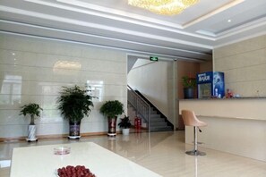Lobby lounge - Heyue Hotel (Linze)
