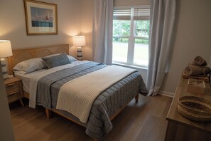 4 bedrooms, desk, iron/ironing board, free WiFi - Newly built 4BR 2BA home in the heart of Pooler, GA!  1 mile from I-95 and I-16! (Pooler)