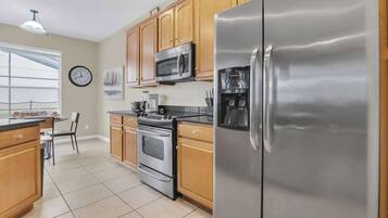 House, Multiple Beds, Pool Access, Pool View (2621AB WH new) | Private kitchen | Fridge, microwave, oven, stovetop