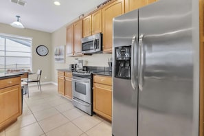 House, Multiple Beds, Pool Access, Pool View (2621AB WH new) | Private kitchen