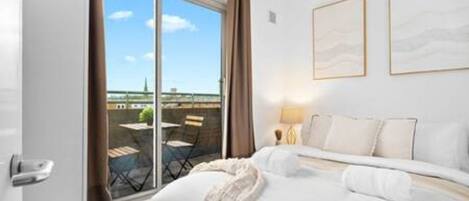 2 bedrooms, iron/ironing board, WiFi