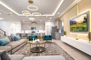 House, Multiple Beds, Pool Access, Pool View (2357SWW Solara / N/A) | Living area