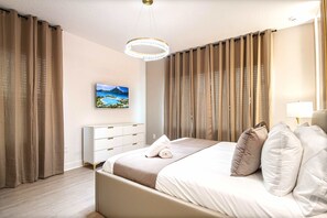 15 bedrooms, individually decorated, individually furnished, bed sheets