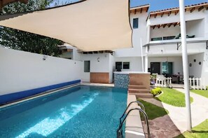 Kolam renang outdoor