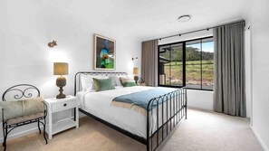 4 bedrooms, desk, iron/ironing board, WiFi