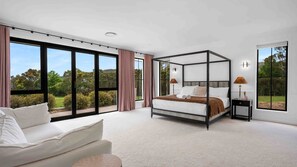 4 makuuhuonetta, työpöytä, silitysrauta/-lauta, Wi-Fi