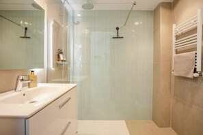 Hair dryer, towels, soap, toilet paper - Apartment 200m from Sa Conca and Sant Pol beach (S'Agaró)