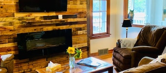 Cozy 1950s Cottage on Range Line Lake â Private Waterfront on Three Lakes Chain