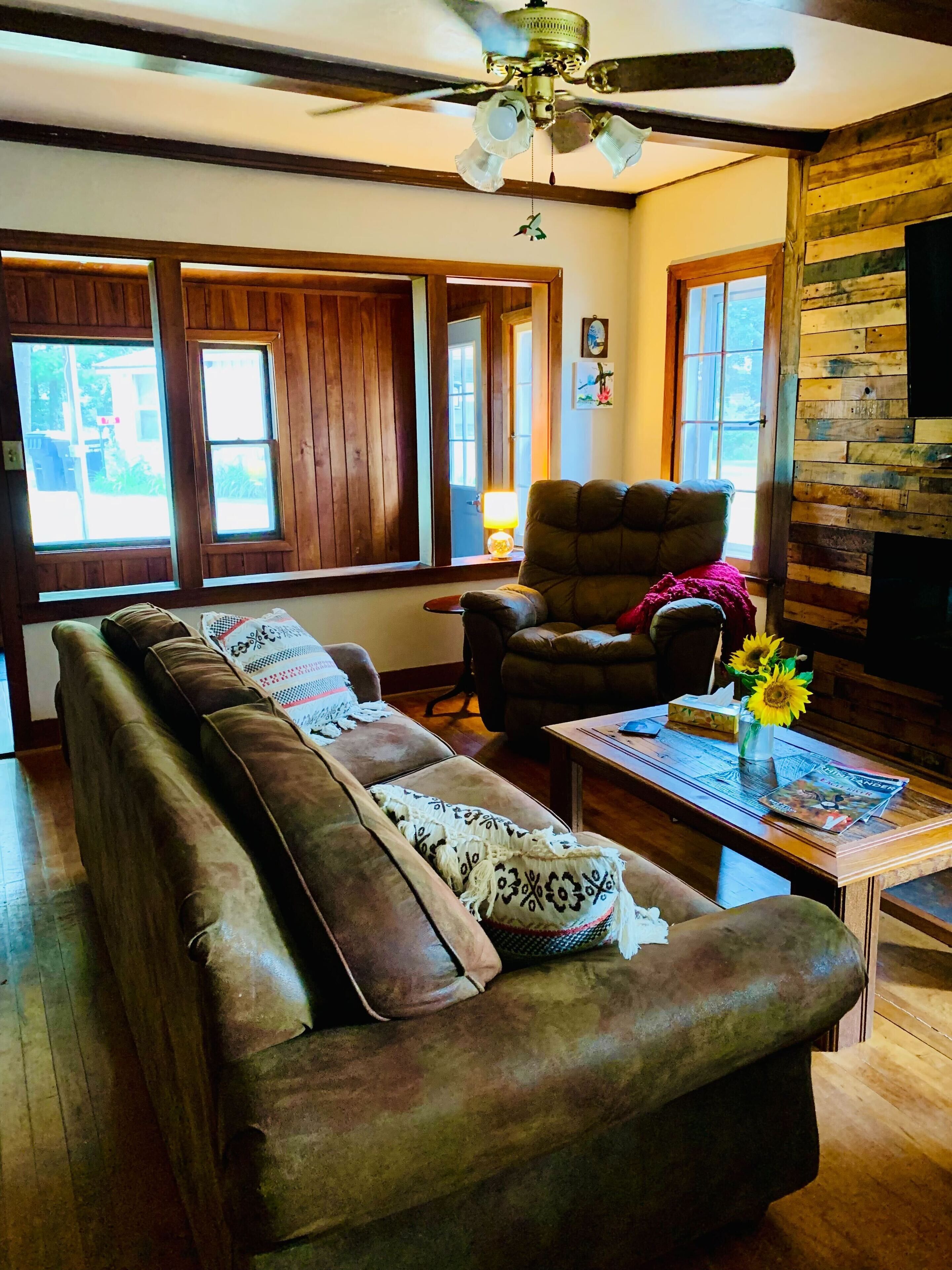 Smart TV, reproductor de DVD, futbolito y tenis de mesa 