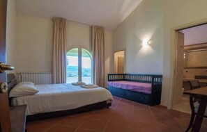 7 Schlafzimmer, Bügeleisen/Bügelbrett, WLAN, Bettwäsche