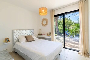 4 bedrooms, iron/ironing board, WiFi