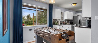 Spacious 5BR home - 15 min to NFL games & attractions; relax w/ king beds & game