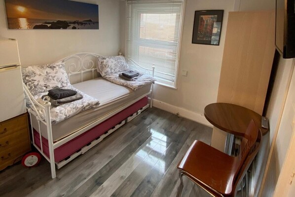 1 Schlafzimmer, Bügeleisen/Bügelbrett, kostenloses WLAN, Bettwäsche