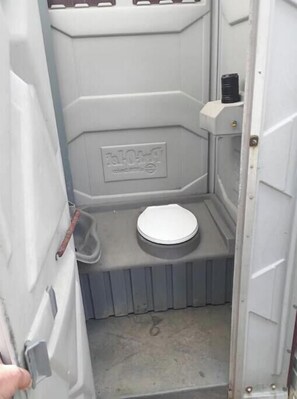 Jabón, papel higiénico