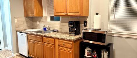 Micro-ondes, four, plaque de cuisson, lave-vaisselle