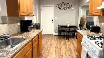 Micro-ondas, fogão, cooktop, lava-louças